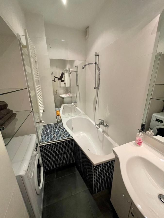 Feel At Home - Self Check In Wina Bagian luar foto